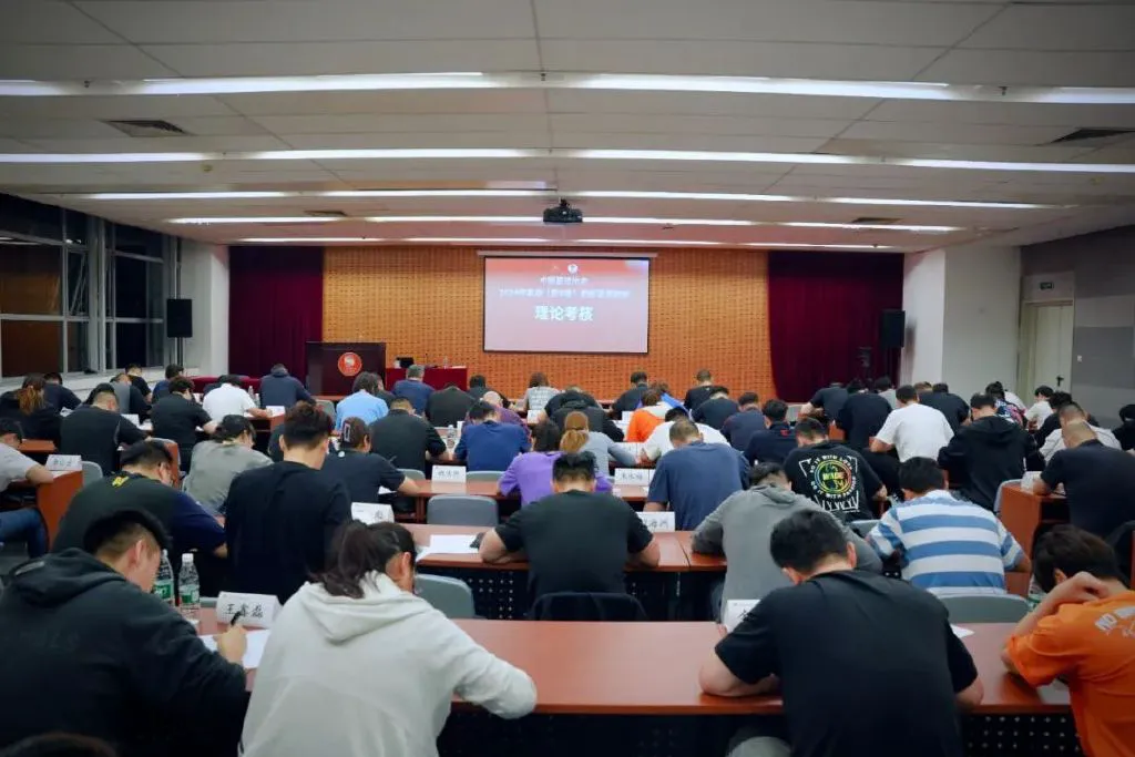 青少年篮球运动员体能训练特征包括_1